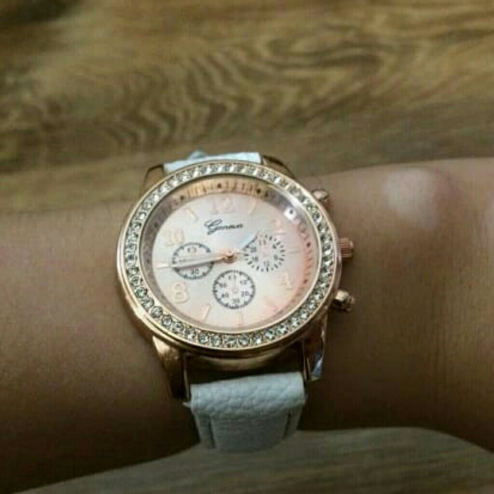 New Brand Women Watches Quartz Watch Geneva Rhines - Picture 3 of 4
